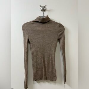 Uniqlo turtle neck 100% wool